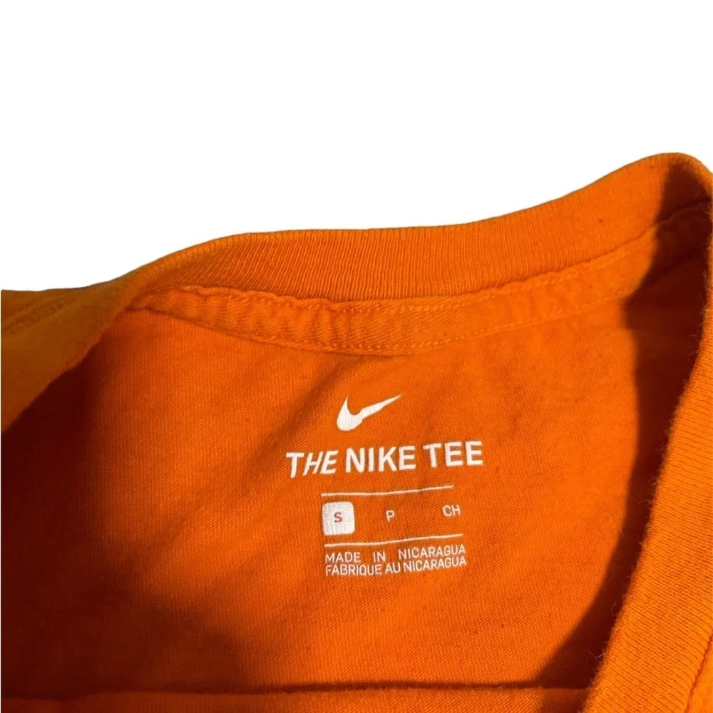 Nike Men’s Orange Small Short Sleeve Shirt